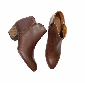 NWOT Frye Judith double zip booties